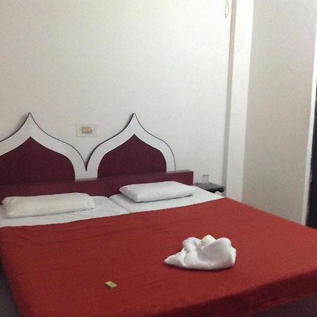 Hotel Safari Агра Екстериор снимка