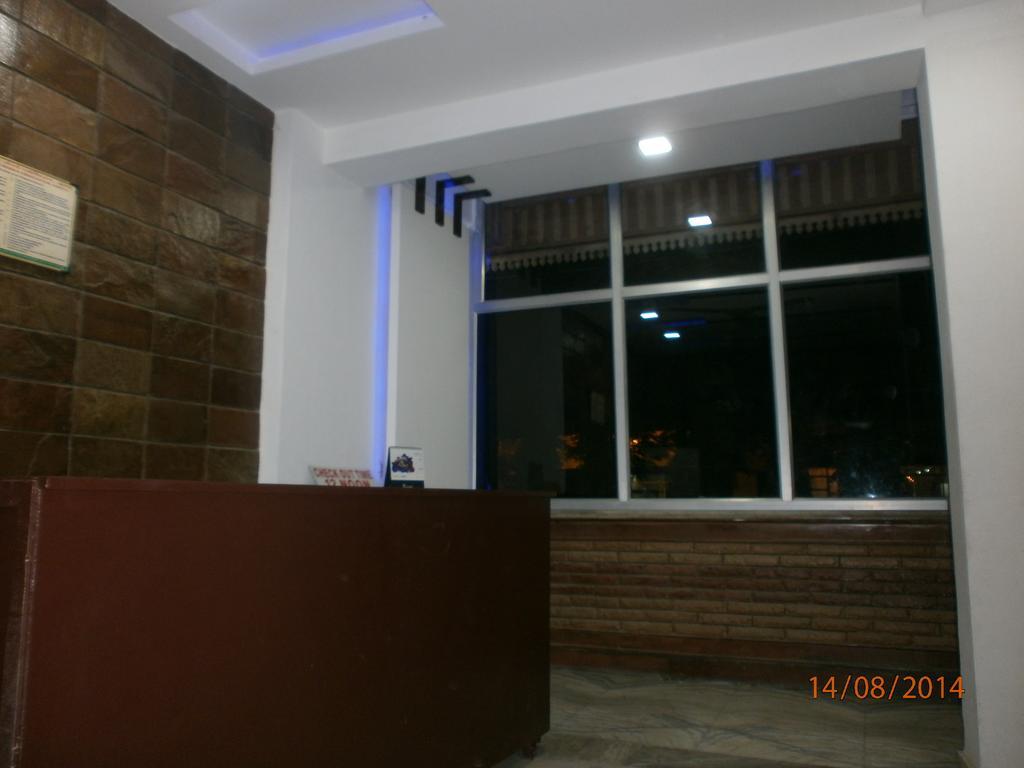 Hotel Safari Агра Екстериор снимка