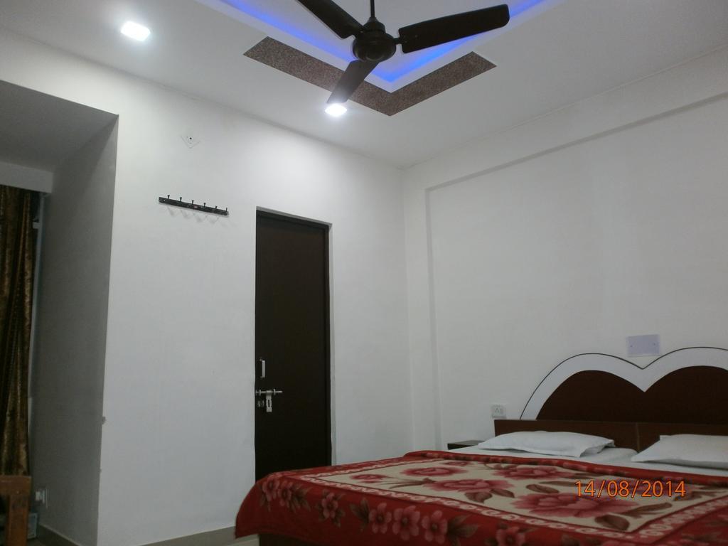 Hotel Safari Агра Екстериор снимка