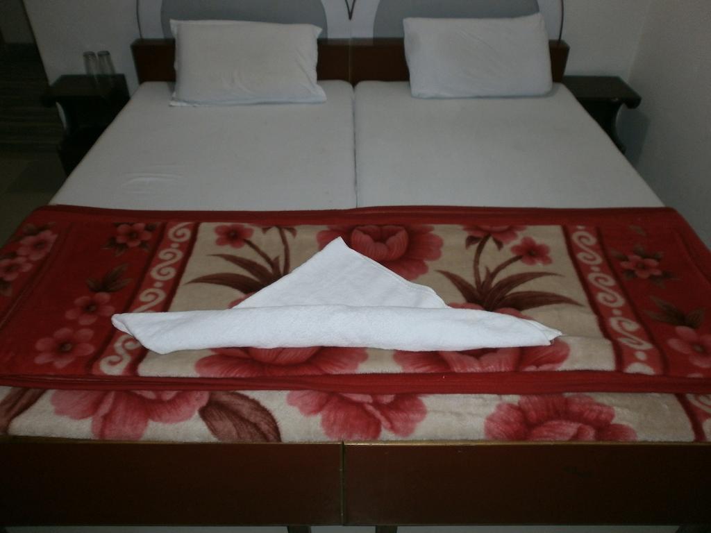 Hotel Safari Агра Екстериор снимка