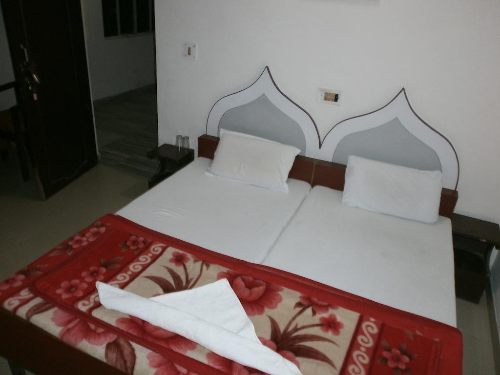 Hotel Safari Агра Екстериор снимка