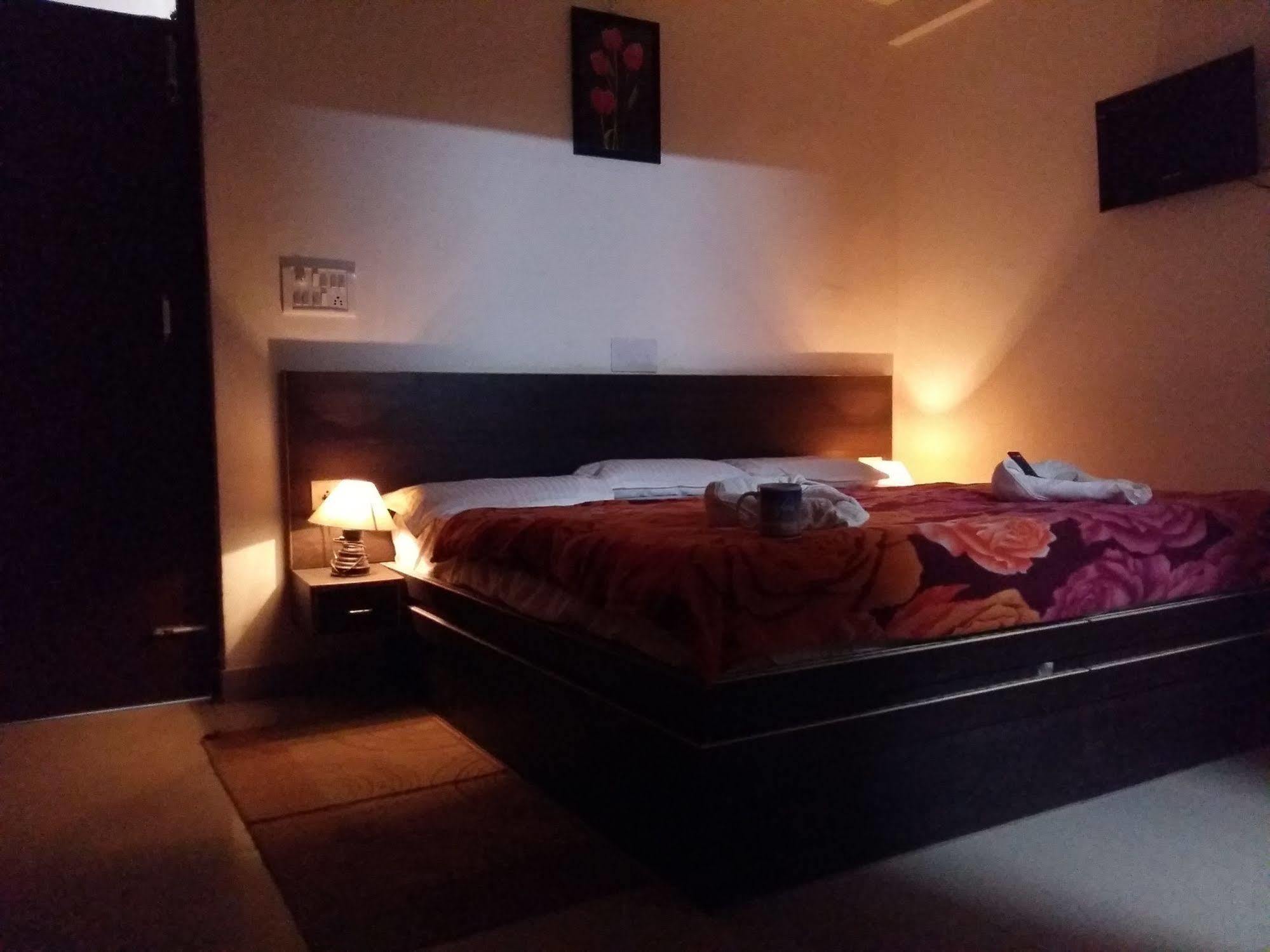Hotel Safari Агра Екстериор снимка
