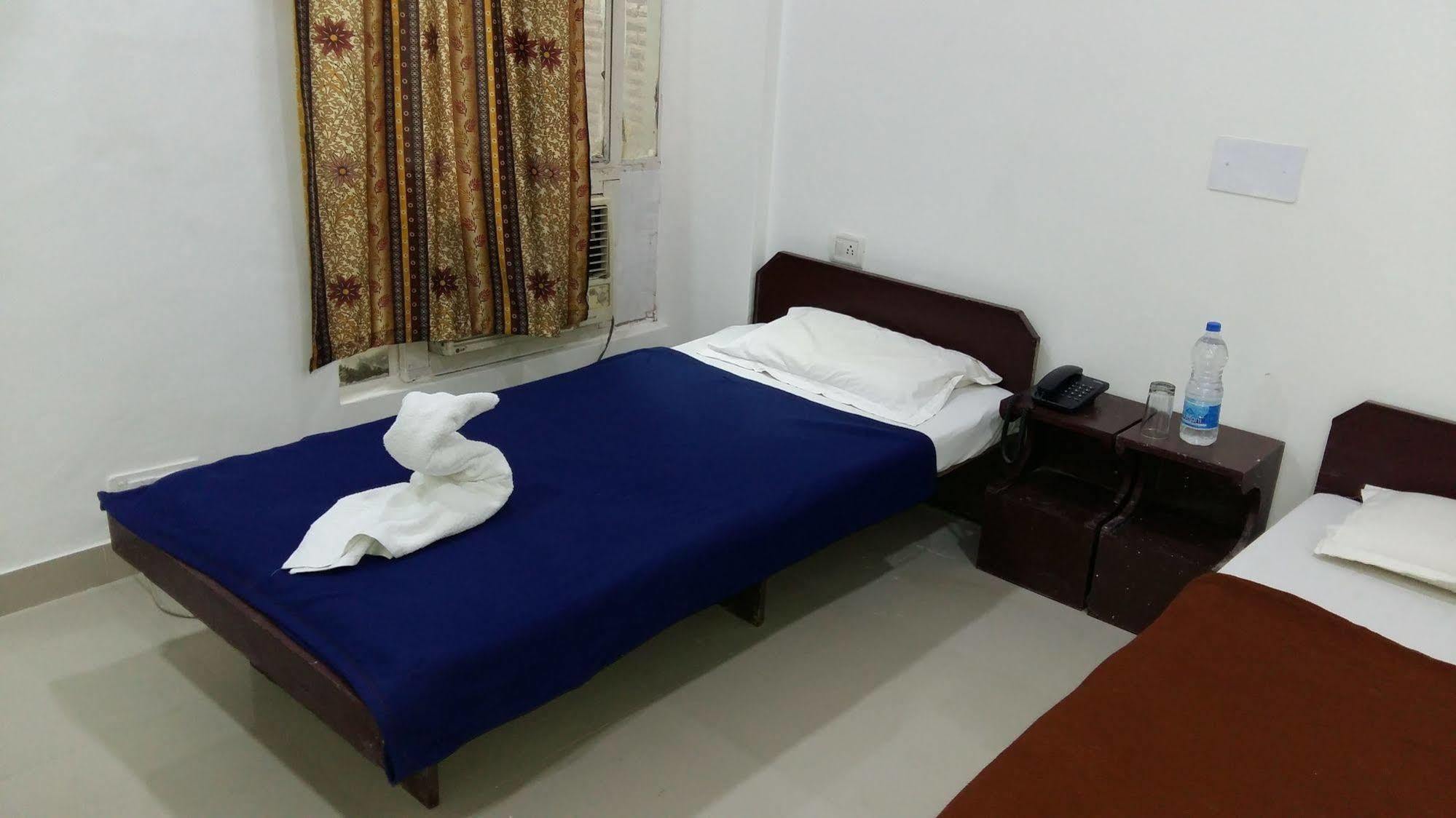 Hotel Safari Агра Екстериор снимка