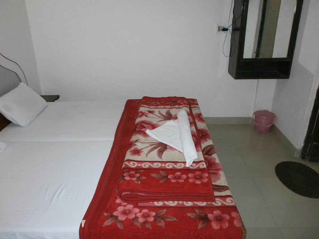 Hotel Safari Агра Екстериор снимка