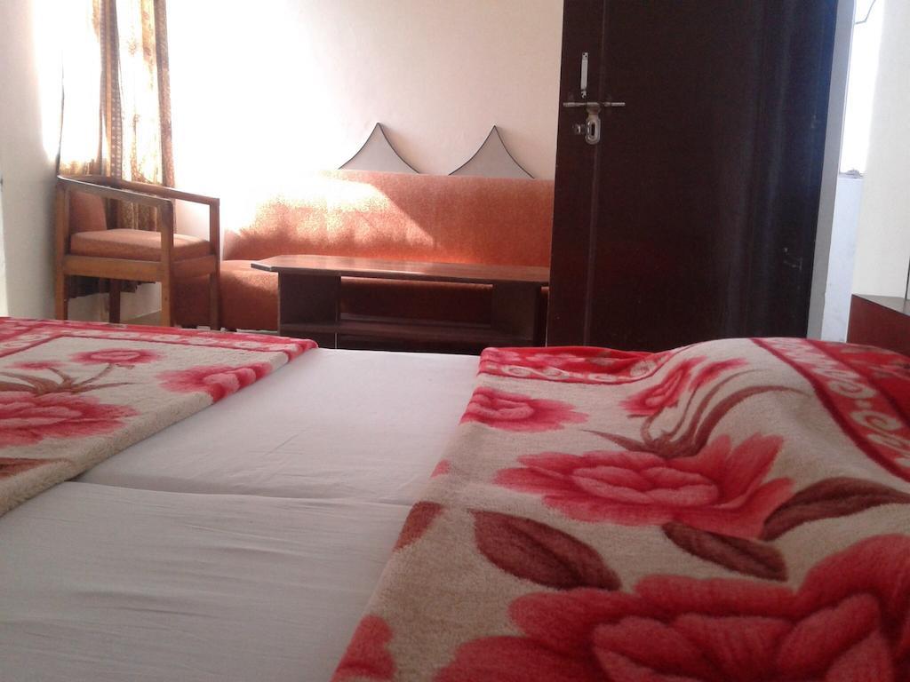Hotel Safari Агра Стая снимка
