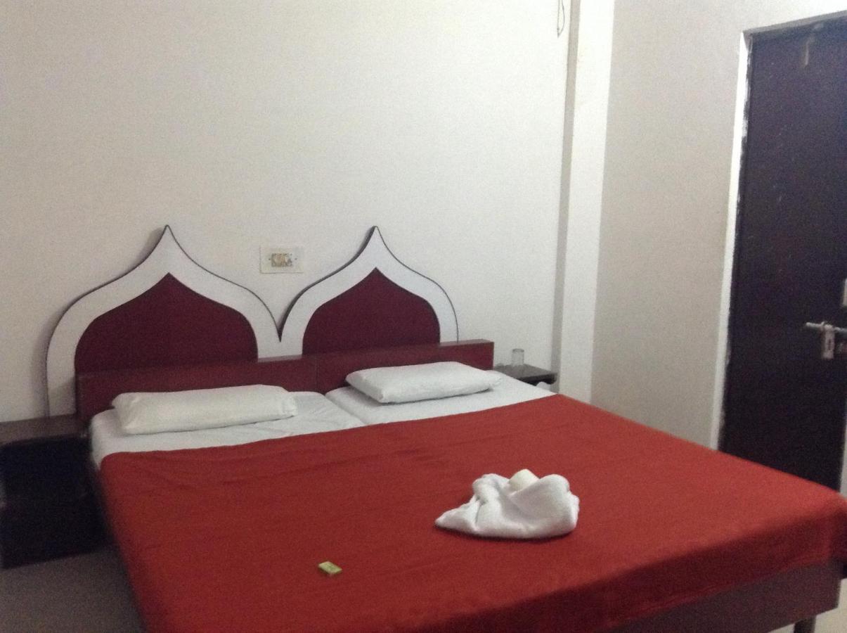 Hotel Safari Агра Екстериор снимка