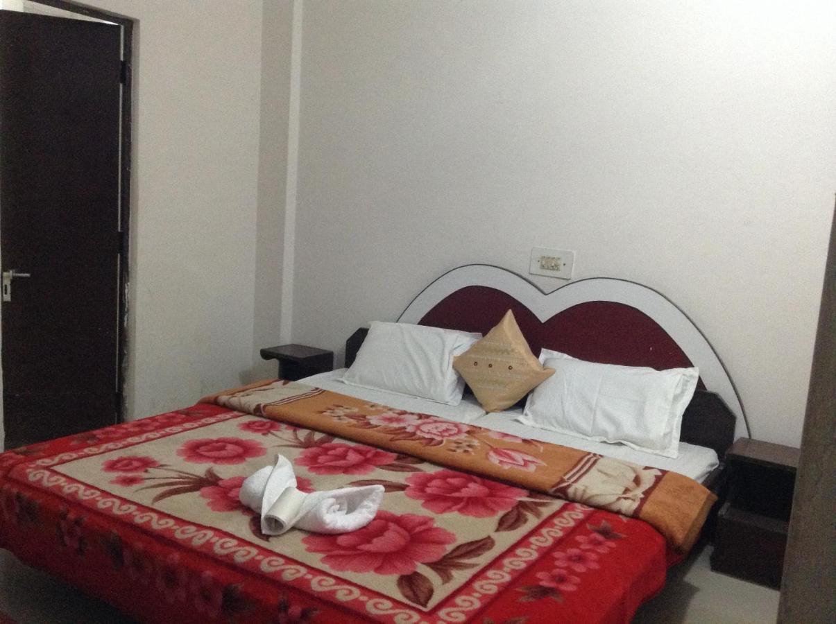 Hotel Safari Агра Екстериор снимка