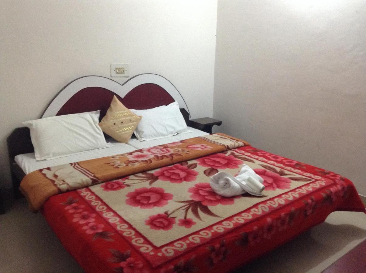 Hotel Safari Агра Екстериор снимка